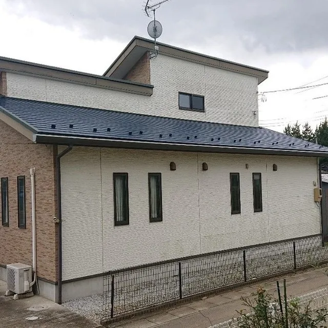 須賀川市にあるT様邸の屋根塗装が無事に完了いたしました。